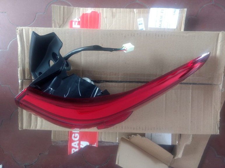 STOP DERECHO TOYOTA FORTUNER STREET