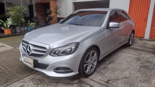 MERCEDES BENZ E200
